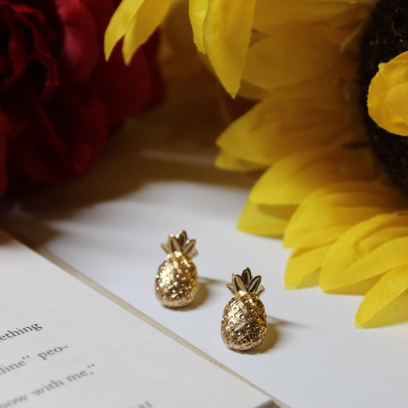Jewelry - NWT Gold Pineapple Earrings